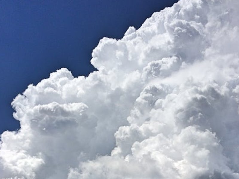 Dynamic White Clouds (역동적인 뭉게구름과 푸른 하늘)